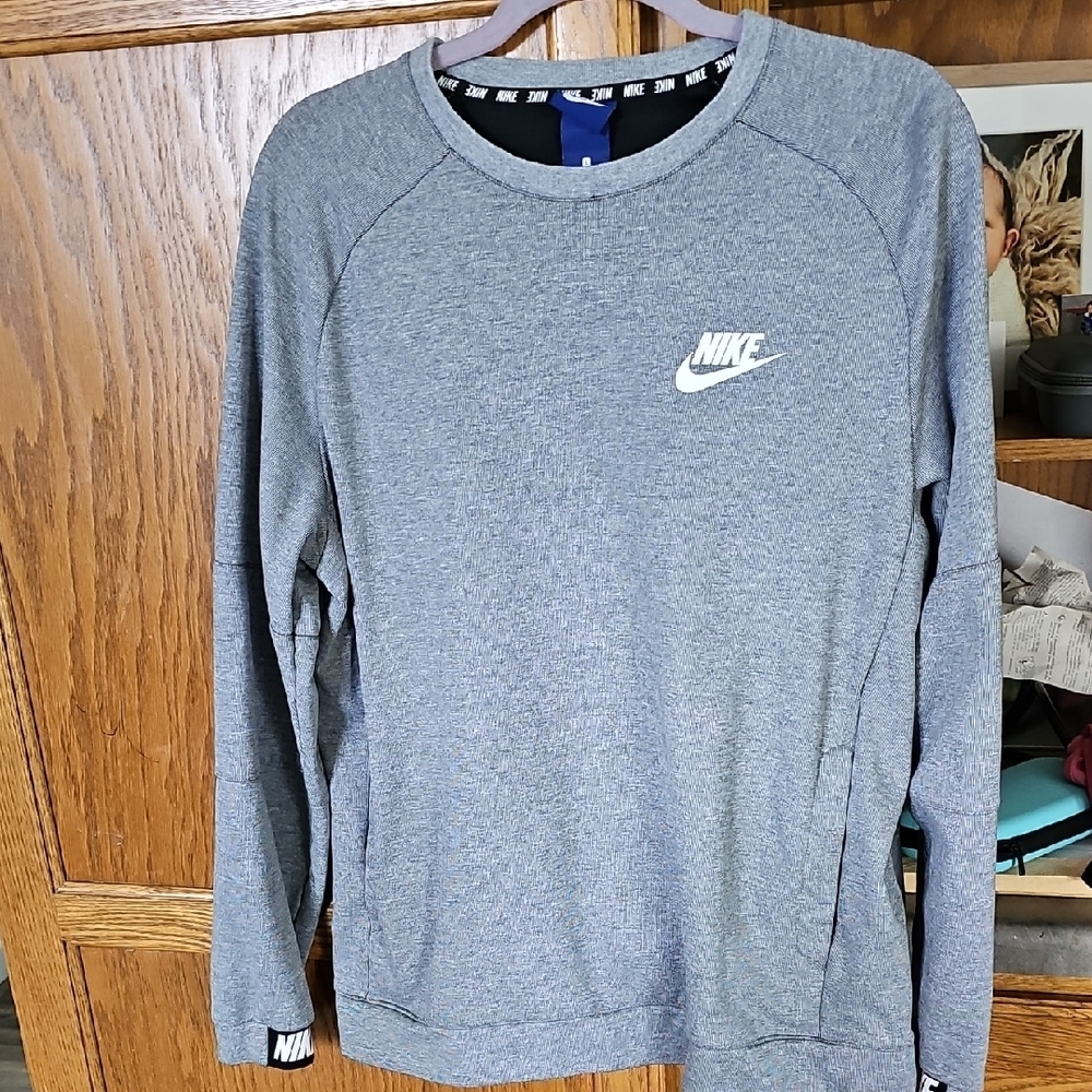 Nike Gray Crewneck Sweater with Athletic Design